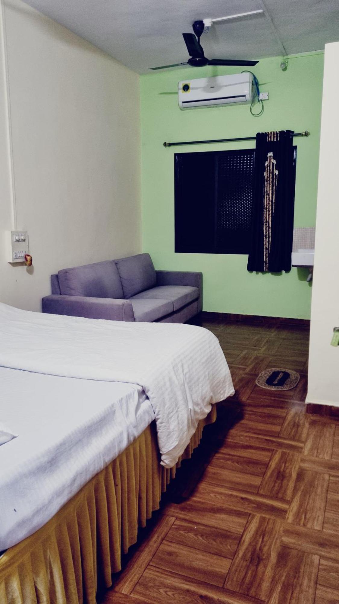 Humming Bird Beach Resorts Alībāg Extérieur photo