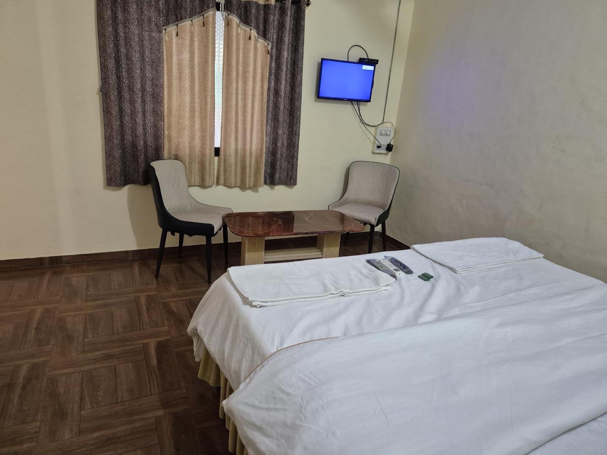 Humming Bird Beach Resorts Alībāg Extérieur photo